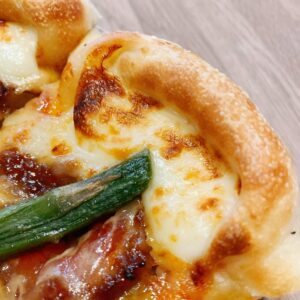 ピザハット-チーズクラスト生地-焼き目強調