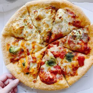 ピザハット-テイスティ4-うまうまオーロラソースピザ-全体