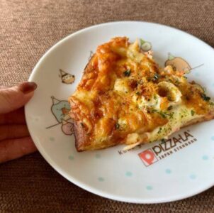ピザーラ-ボッタルガと桜海老のグルメクォーター-ボッタルガと桜海老のシーフードピザ-お皿
