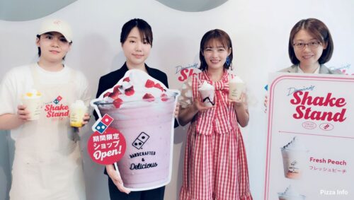 ドミノスタッフ＆井上咲楽さん＆ドミノピザ執行役員松原さん