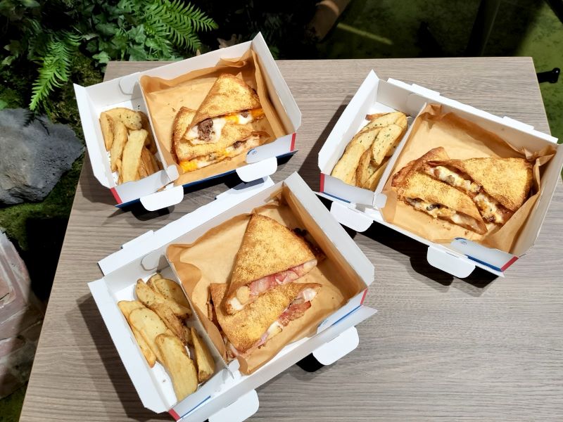 ドミノピザ-クリスピッツァバーガーメイン